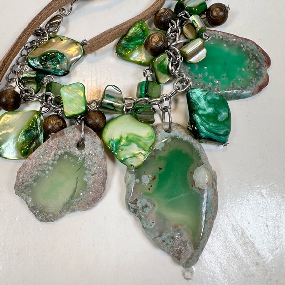 Green shell & stone statement necklace - Picture 2 of 5
